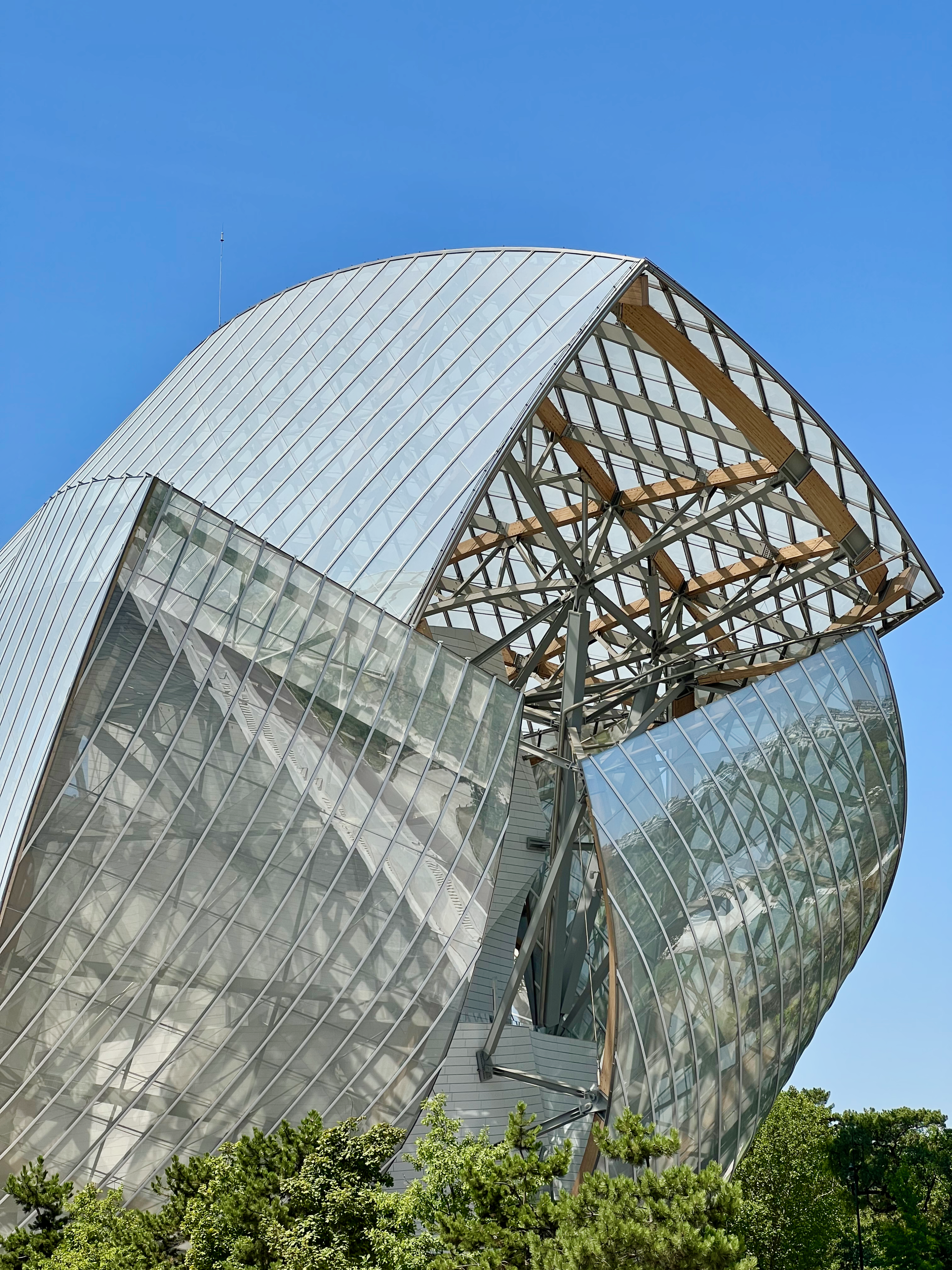 La Fondation Louis Vuitton, designed by Frank Gehry, committed to making art and culture accessible to all