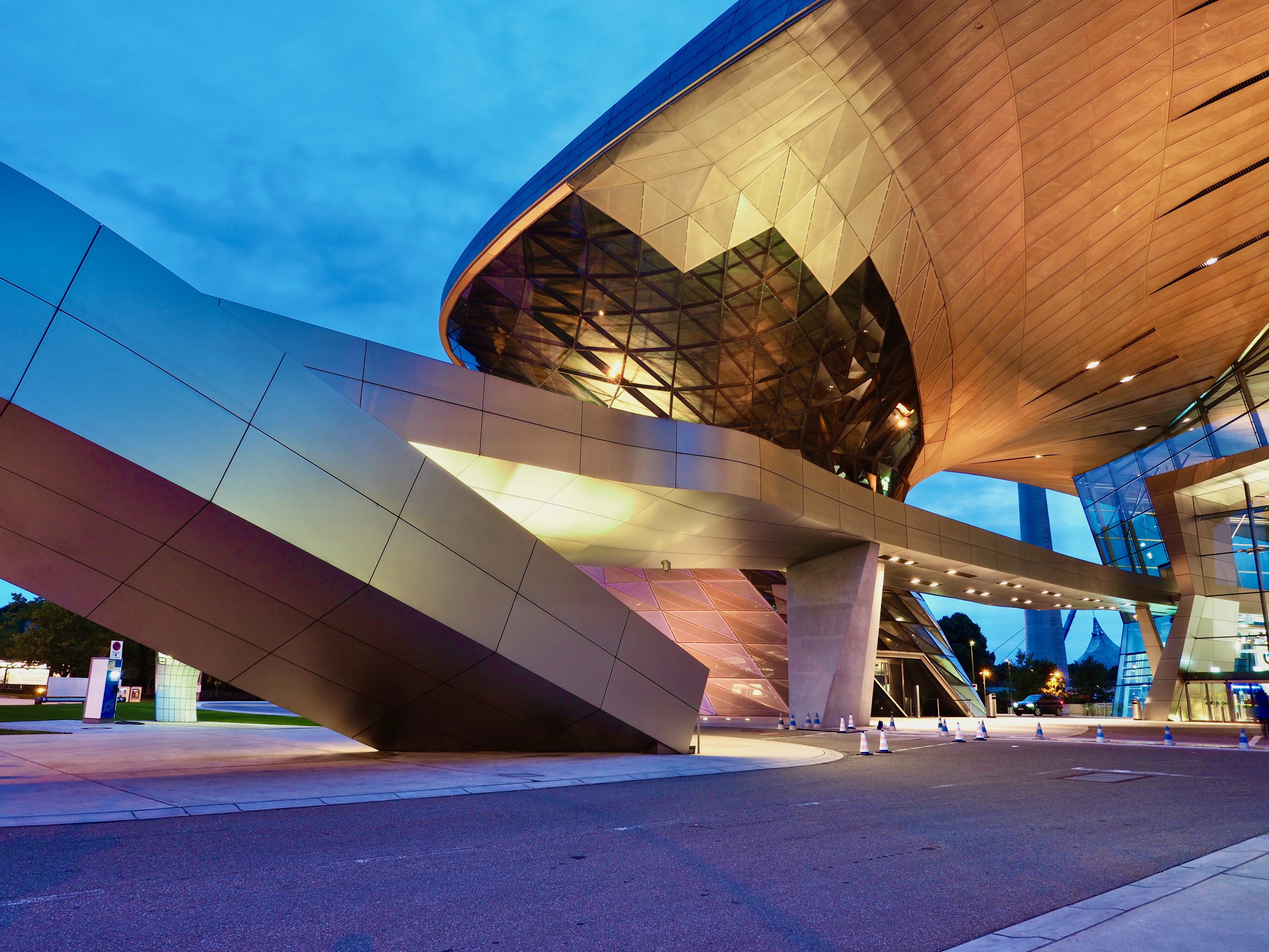 The BMW Welt - a combination of exhibition, delivery and event venue was designed by COOP HIMMELB(L)AU