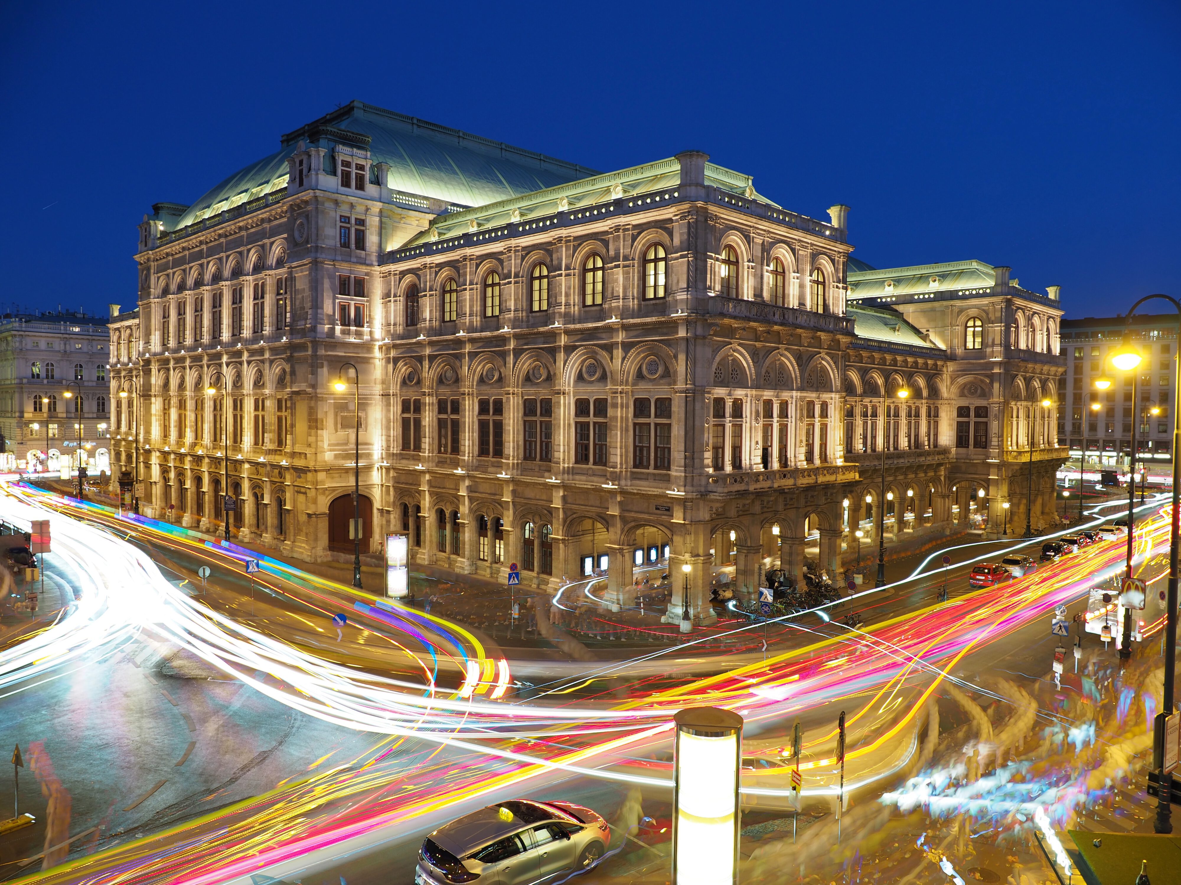 Nightshot of the Vienna Opera House with its famous facade in Neo-Renaissance Style.