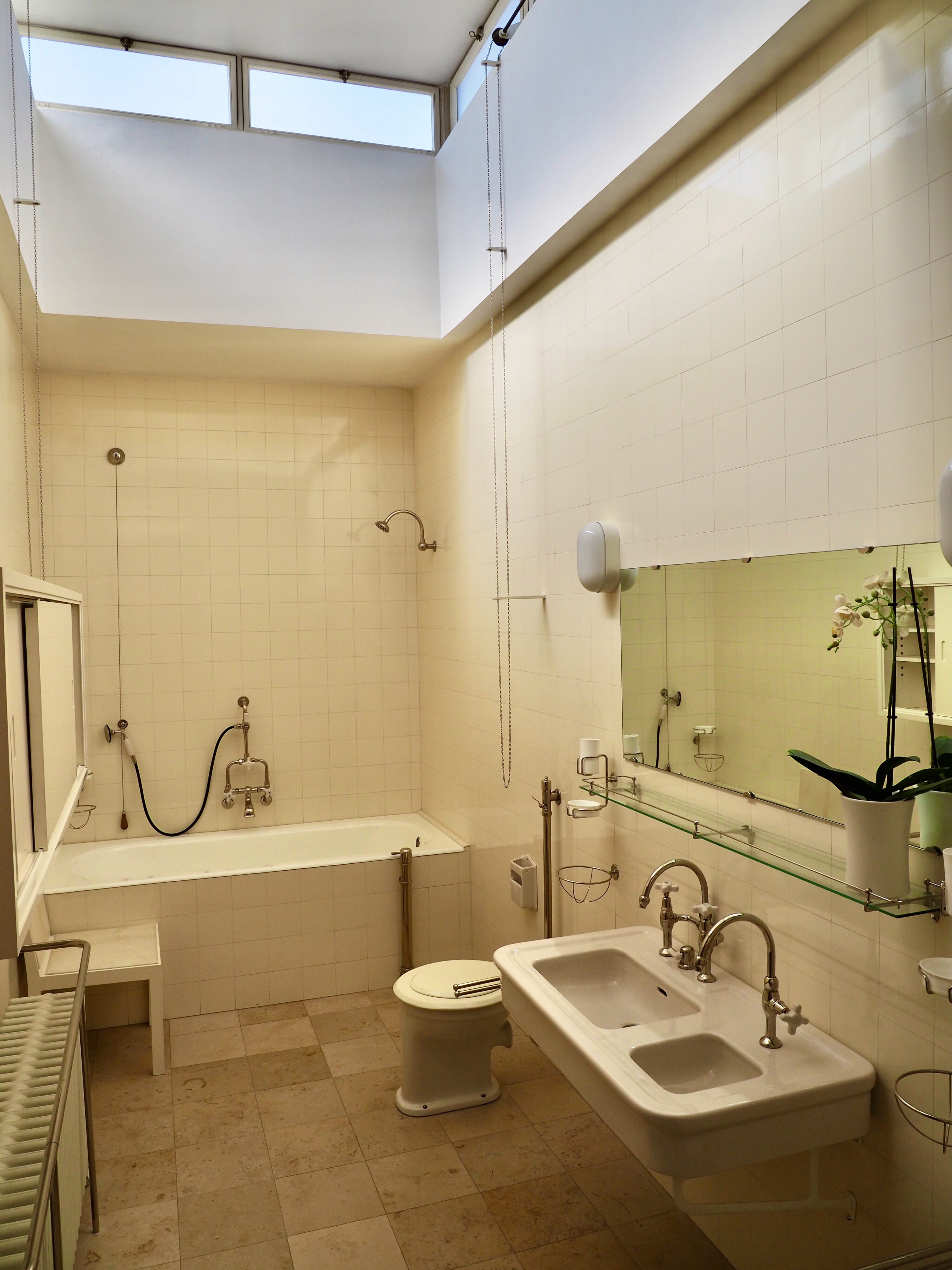 bathroom of villa tugendhat